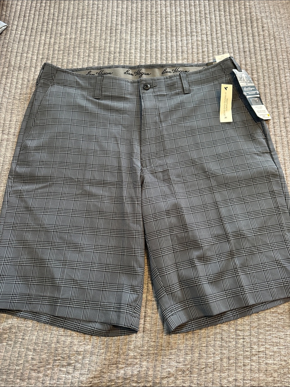 Hogan Men's Black and Gray Glen Plaid Flat Front Shorts